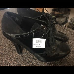 Oxford Style Lace Up Heels - Size 9 NWT